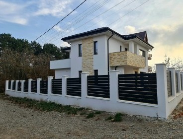 Viva Imobiliare - Galata-Padurea cu Pini, casa noua cu garaj, teren 450 mp