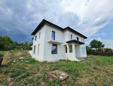 Viva Imobiliare - Bucium-Visani, pozitie excelenta, casa DPE, 170 mpu, acces asfaltat!